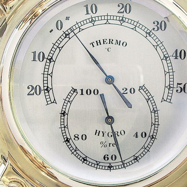 Thermo- & Hygrometer im Bullauge