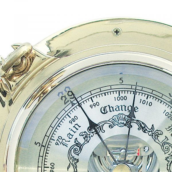 Barometer im Bullauge