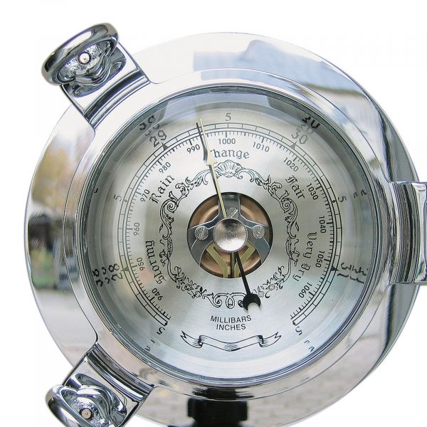 Barometer im Bullauge
