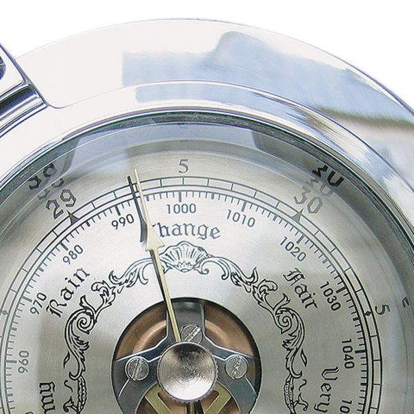 Barometer im Bullauge