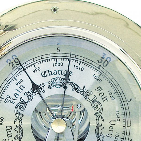 Barometer im Bullauge