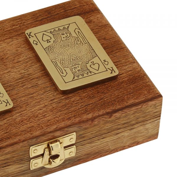 Spielkarten in Holzbox