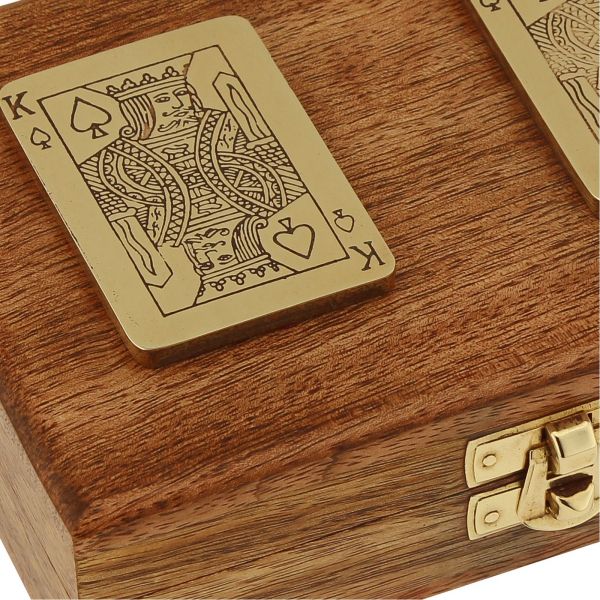 Spielkarten in Holzbox