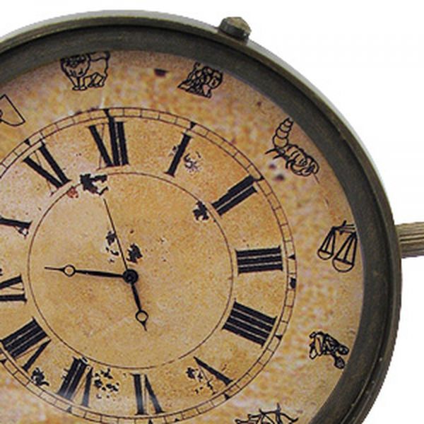 Kompass mit Uhr