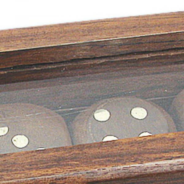 Würfel in Holzbox