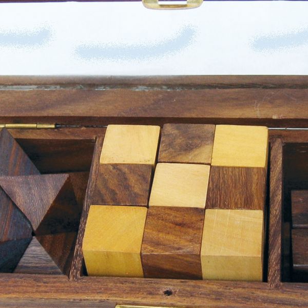 3 Knobelspiele in Holzbox mit Glasdeckel