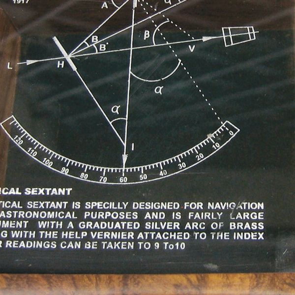 Sextant in Holzbox in Holzbox mit Glasdeckel