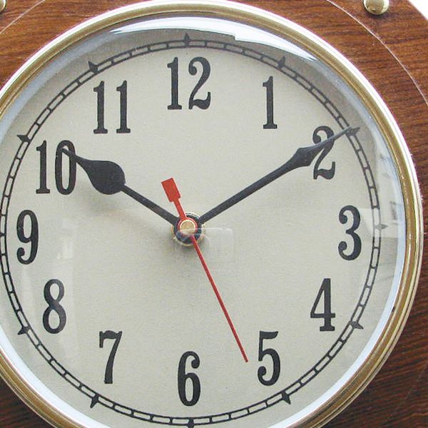 Uhr im Bullauge