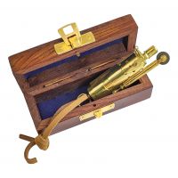 Sturmfeuerzeug mit Lederriemen & Holzbox
