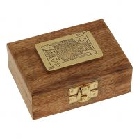 Spielkarten in Holzbox