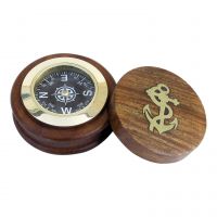 Kompass mit Deckel