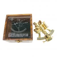 Sextant in Holzbox in Holzbox mit Glasdeckel