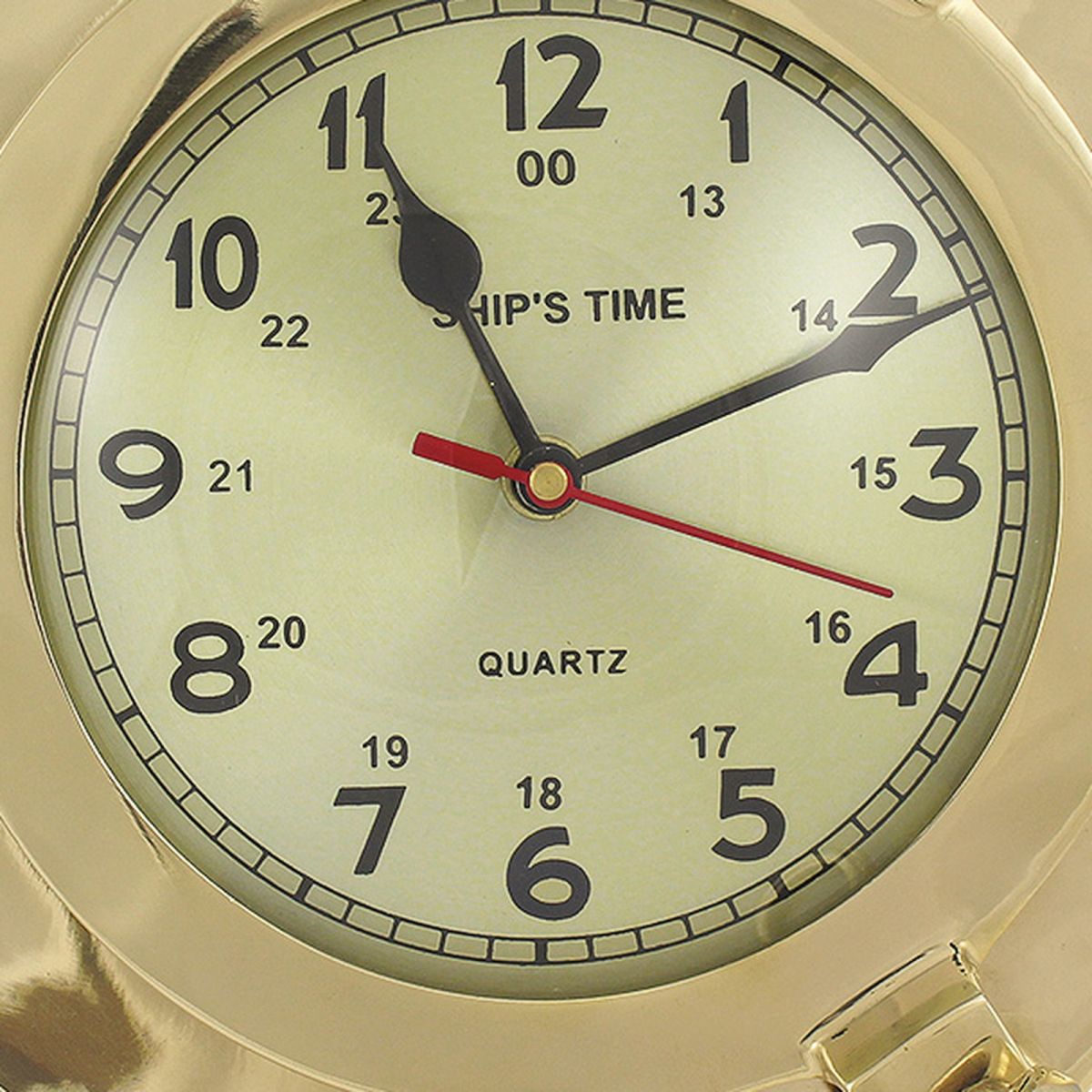 4. Bild Uhr mit hellem Zifferblatt im Bullauge 9222